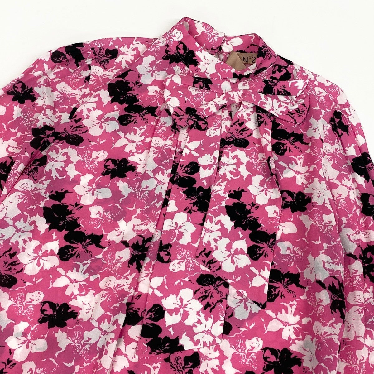 67i10 《美品》 N°21 ヌメロヴェントゥーノ 長袖ロングワンピース 花柄ワンピース リボン 総柄 イタリア製  42 ピンク ブラック レーヨン100％ レディース 女性用u02t