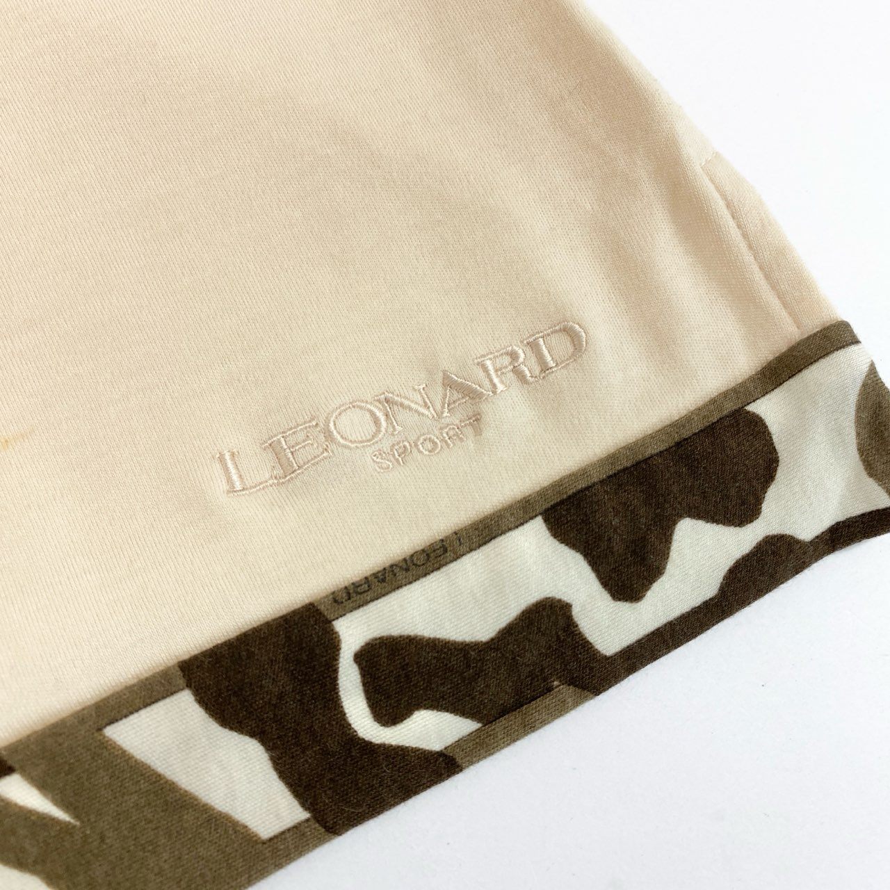 10i16 LEONARD レオナール ハイネックニット モックネック 長袖ニット 薄手 レディース 女性用 0568252 40 アイボリー ブラウンu02t