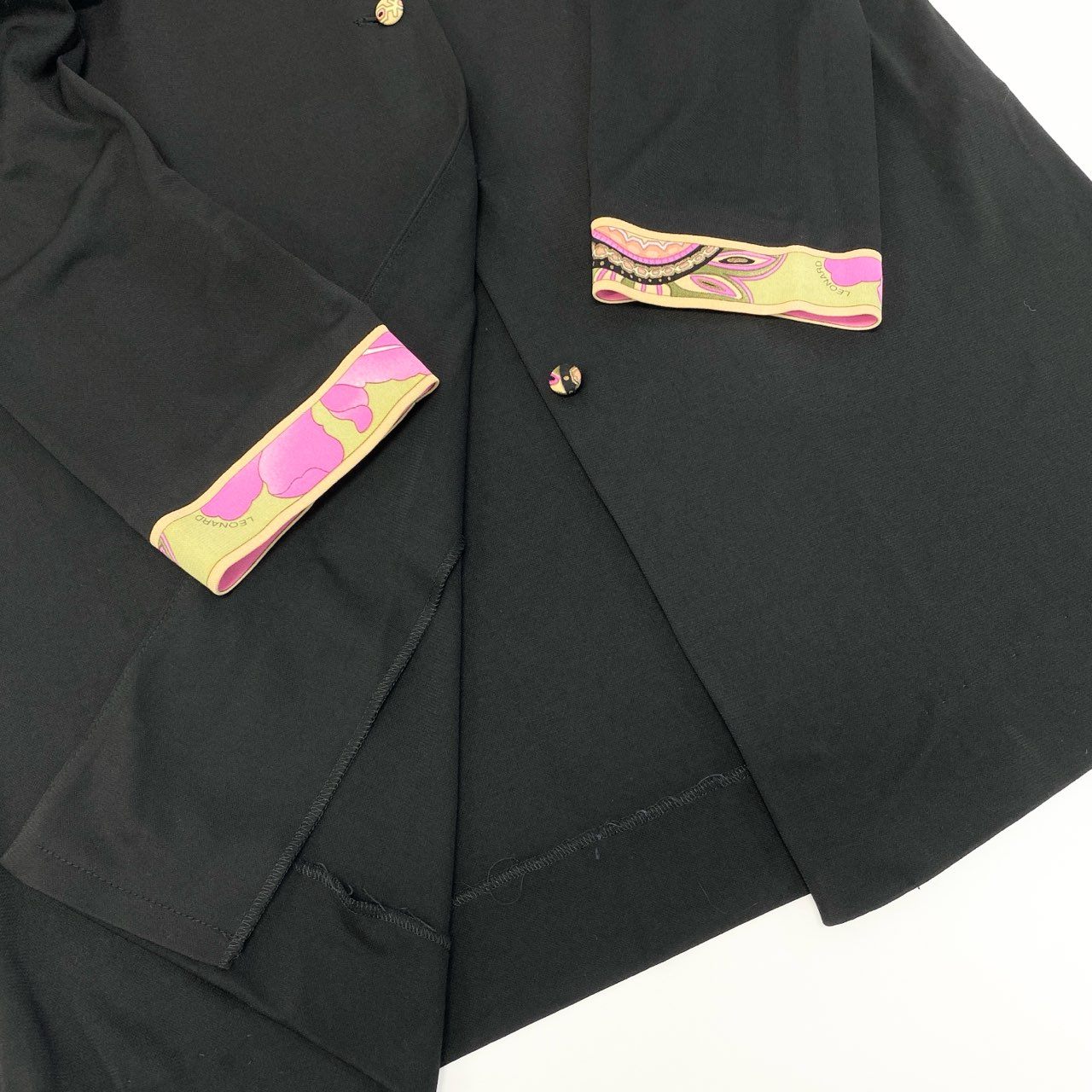 86d3 【大きいサイズ】 LEONARD FASHION レオナール ロングシャツ ワンピース ７分袖 カンカン素材 切替花柄プリント くるみボタン レディース 女性用 LL ブラックo07t