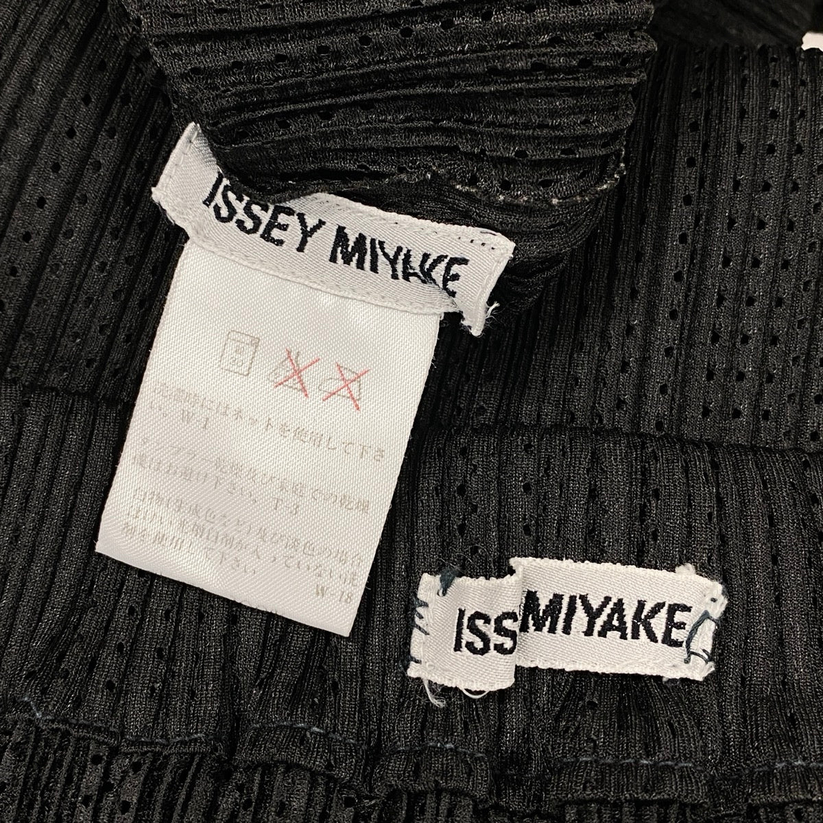 Aj15 ISSEY MIYAKE イッセイミヤケ プリーツ サイドライン セットアップ メッシュ サイズL ブラック レッド ポリエステル100％ レディースo07t