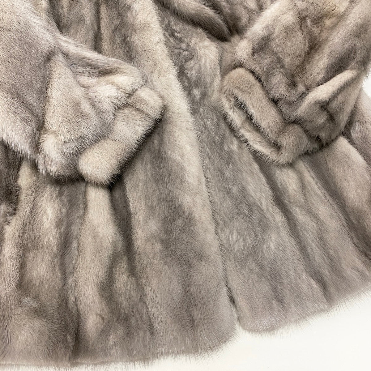 68g14 SAGA MINK サガミンク 飾り付 袖段 サファイアミンク ファーコート サイズ11 グレー 最高級本毛皮 Mink Fur Coatt18r