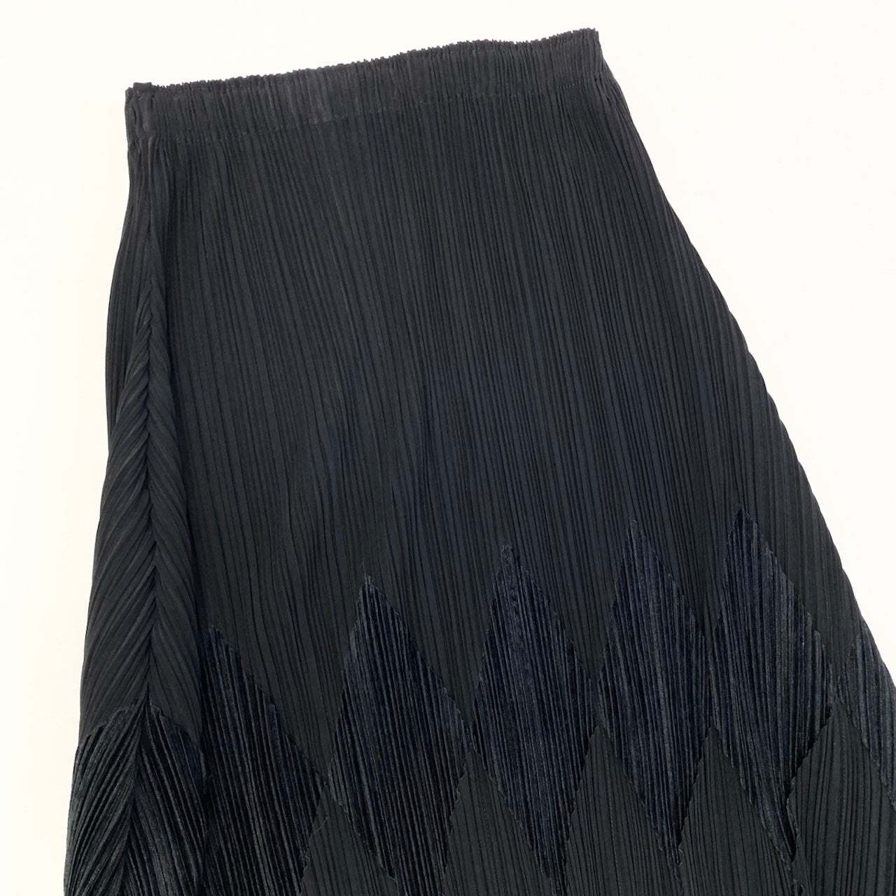 Af9 ISSEY MIYAKE FETE プリーツスカート ダイヤ柄 カットワーク 日本製 IF44FG752 1サイズ ブラック ポリエステル100％ レディース 女性用u02t