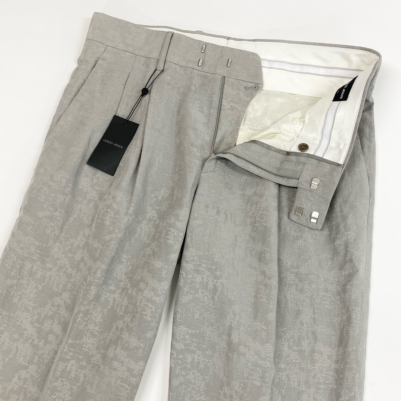59j6《未使用タグ付き》 GIORGIO ARMANI ジョルジオアルマーニ イタリア製 タックパンツ スラックス 総柄刺繍 2タック リネンブレンド メンズ 紳士服 ボトムス 50R グレーu02t