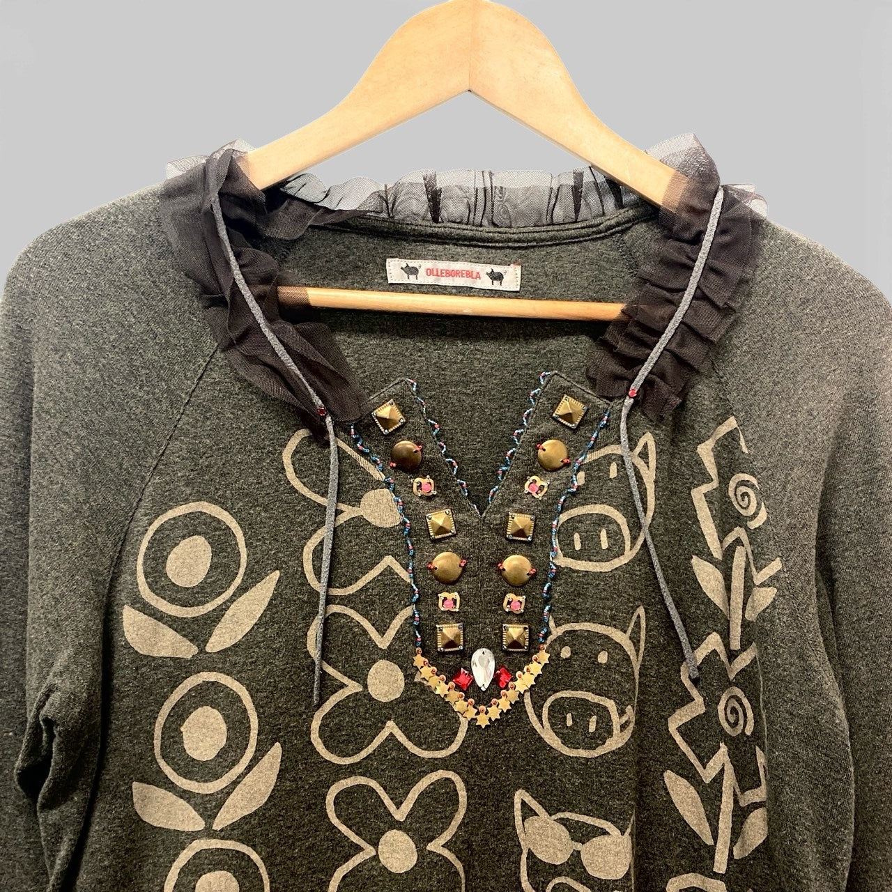 24b16 OLLEBOREBLA オレボレブラ アルベロベロ チュニックワンピース ハイゲージニット レース ビーズ装飾 花柄 ブタさん カシミヤ混 レディース グレー系o07t