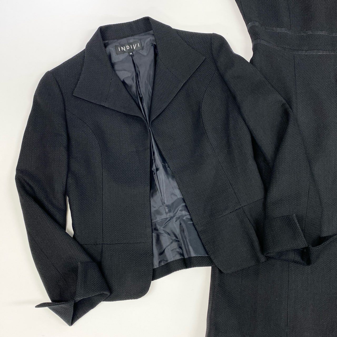 77j28《美品》INDIVI インディヴィ ジャケット ワンピース  セレモニースーツ フォーマル 127-42012 36サイズ ブラック レディースu02t