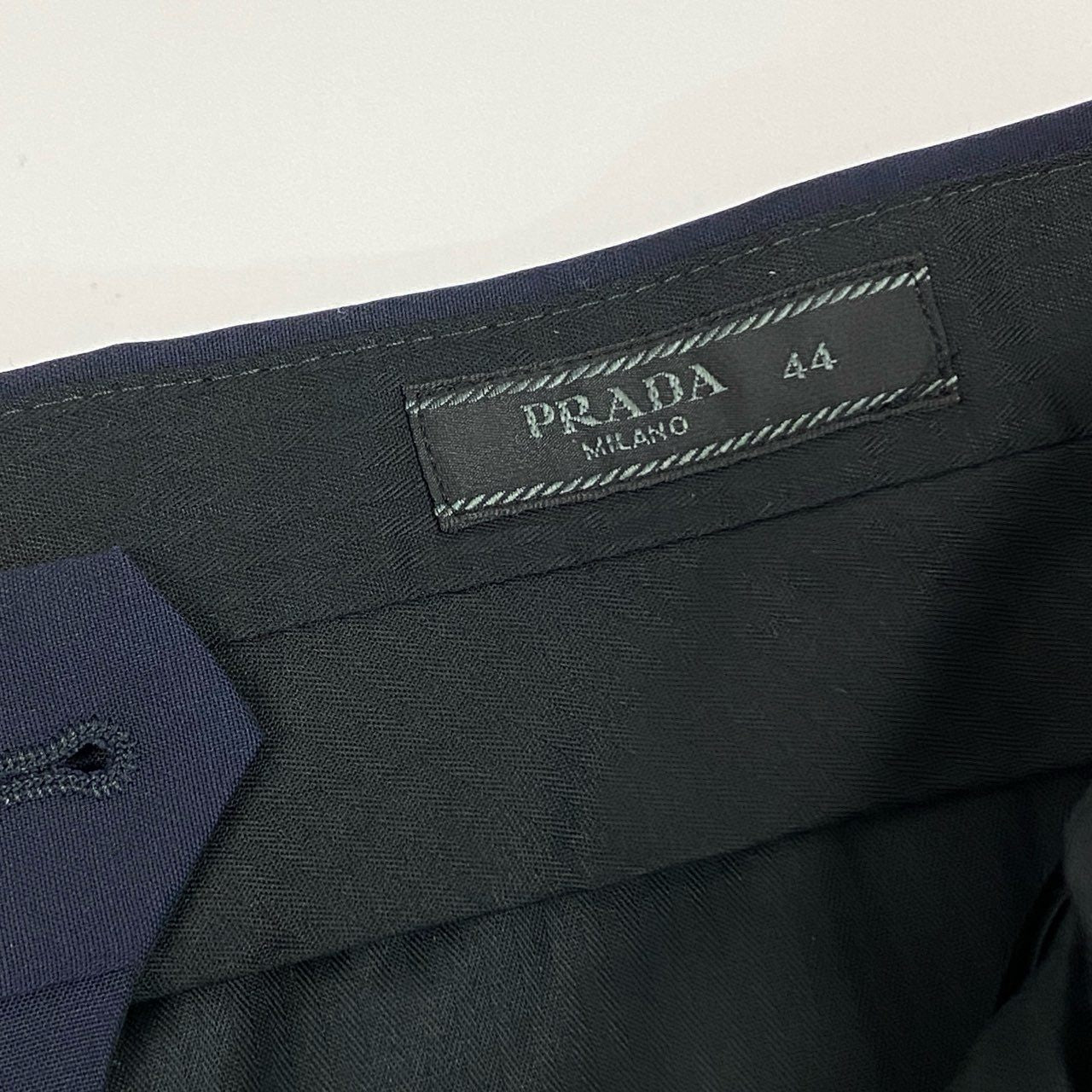 35k28④ 《美品》 PRADA プラダ イタリア製 スラックスパンツ テーパードパンツ バージンウール混 伸縮ストレッチ◎ ビジネス 通年  DNA559 44  ネイビー