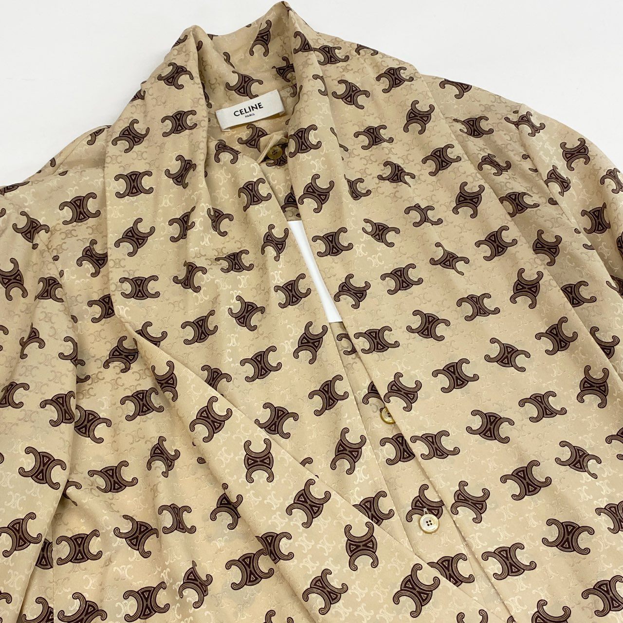 8i22 【未使用品】 CELINE セリーヌ 23SS ラヴァリエール トリオンフ シルクブラウス 2B805812T 36 ベージュ マカダム シャツ タグ付きt18r