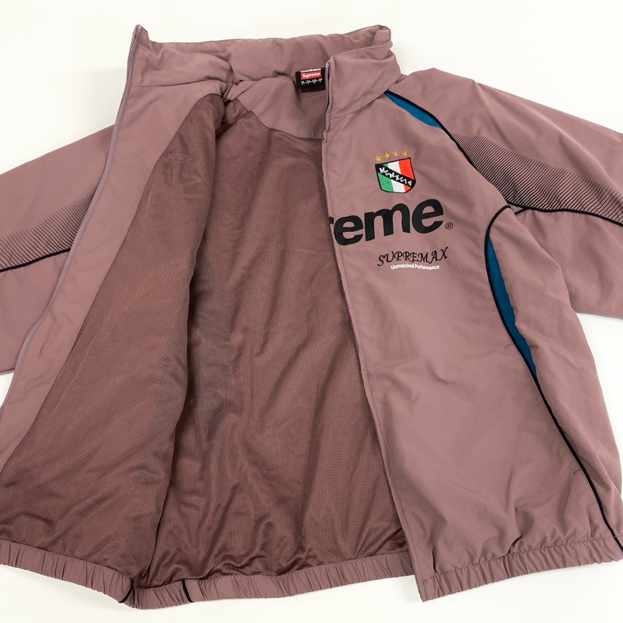 74k11 【美品】SUPREME シュプリーム × UMBRO アンブロ 22SS トラックジャケット ジップアップ フード収納可 アウター Lサイズ Dusty Plum メンズu02t