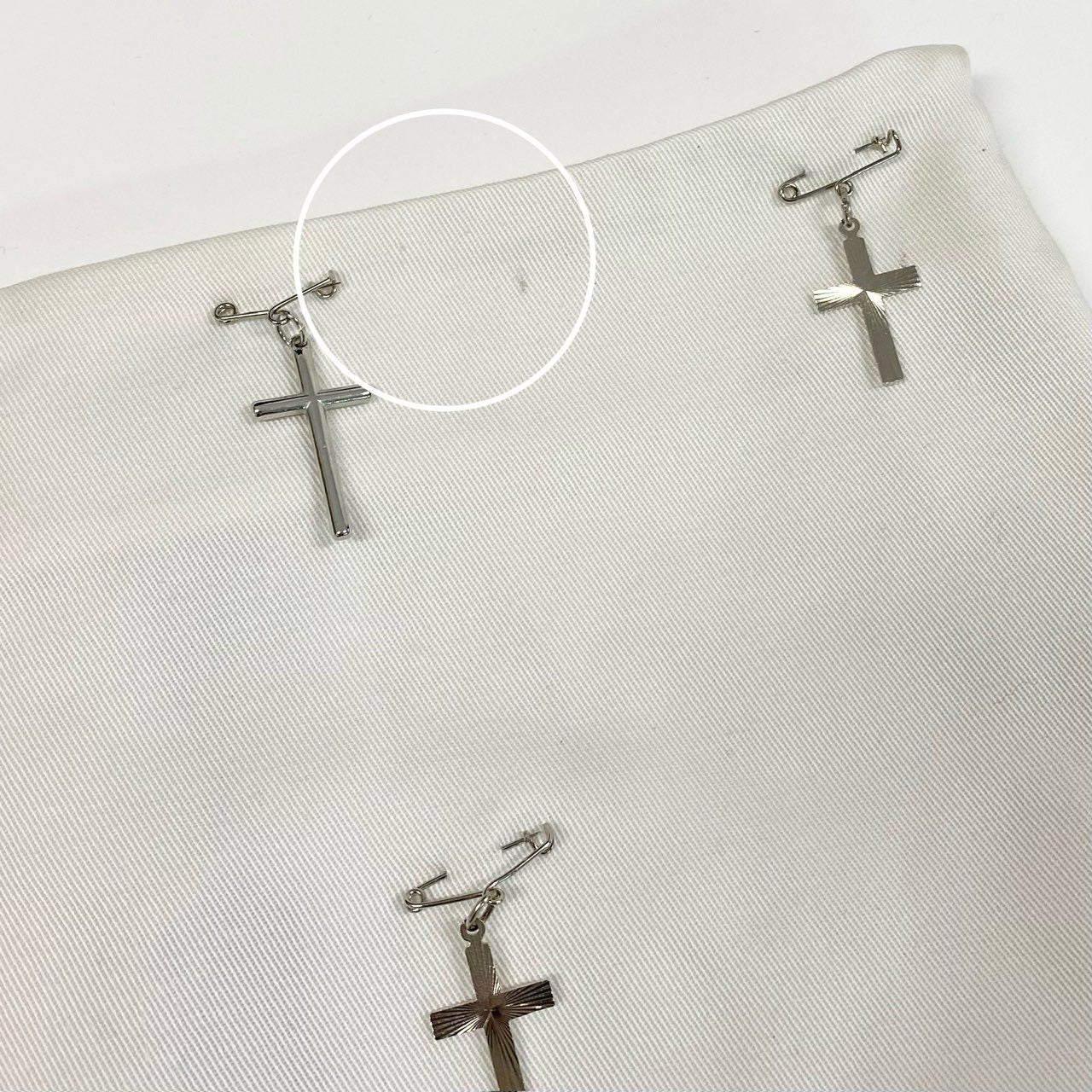 20a10 DOLCE&GABBANA D&G ドルチェアンドガッパーナ ミニスカート ホワイト クロスピン装飾 mini skirt with cross safety pin details レディースt18r