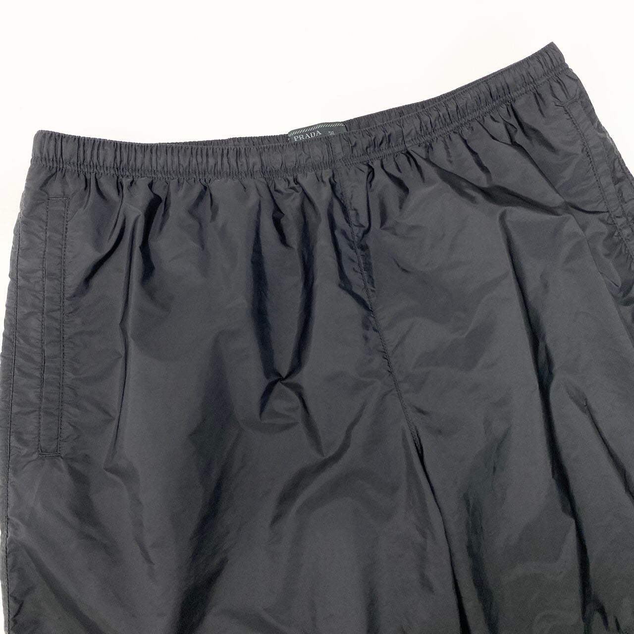 e10 PRADA 2021 ロゴ入りナイロンショーツ 50サイズ ブラック リサイクルポリアミド100％ メンズ 男性用k02i