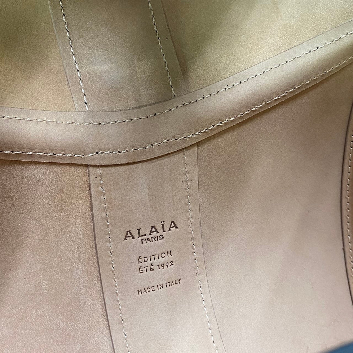 Aj14【美品】 ALAIA アライア 定価28万円 EDITION 1992 コルセット 18 カットワーク ワンハンドルバッグ ショルダーバッグ ブラック レザー レディースu02t