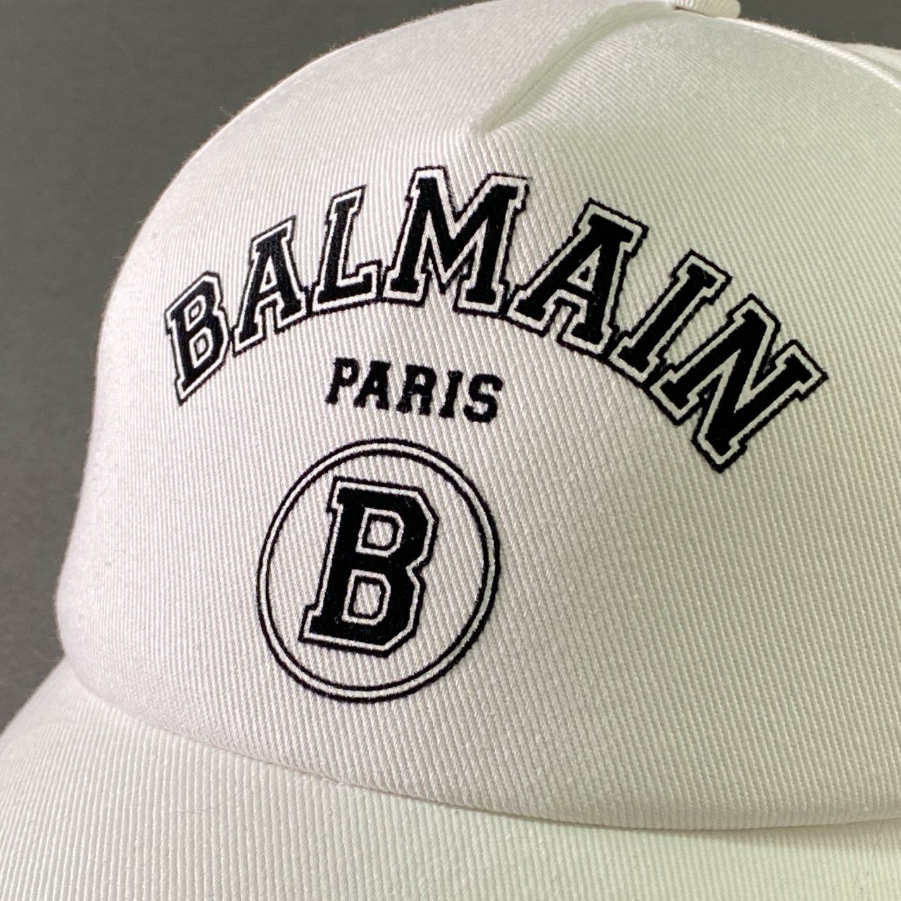 a17 BALMAIN バルマン B PARIS CAP ベースボールキャップ ホワイト ユニセックス 帽子 刺繍