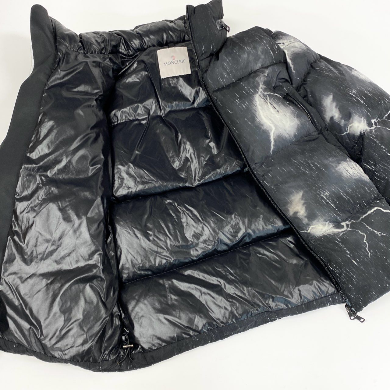 34j28 MONCLER モンクレール 定価￥247.000 18/19aw FABAS ライトニングボルト ダウンジャケット 雷雲 フーディ D20914196555 1 ブラックo07t