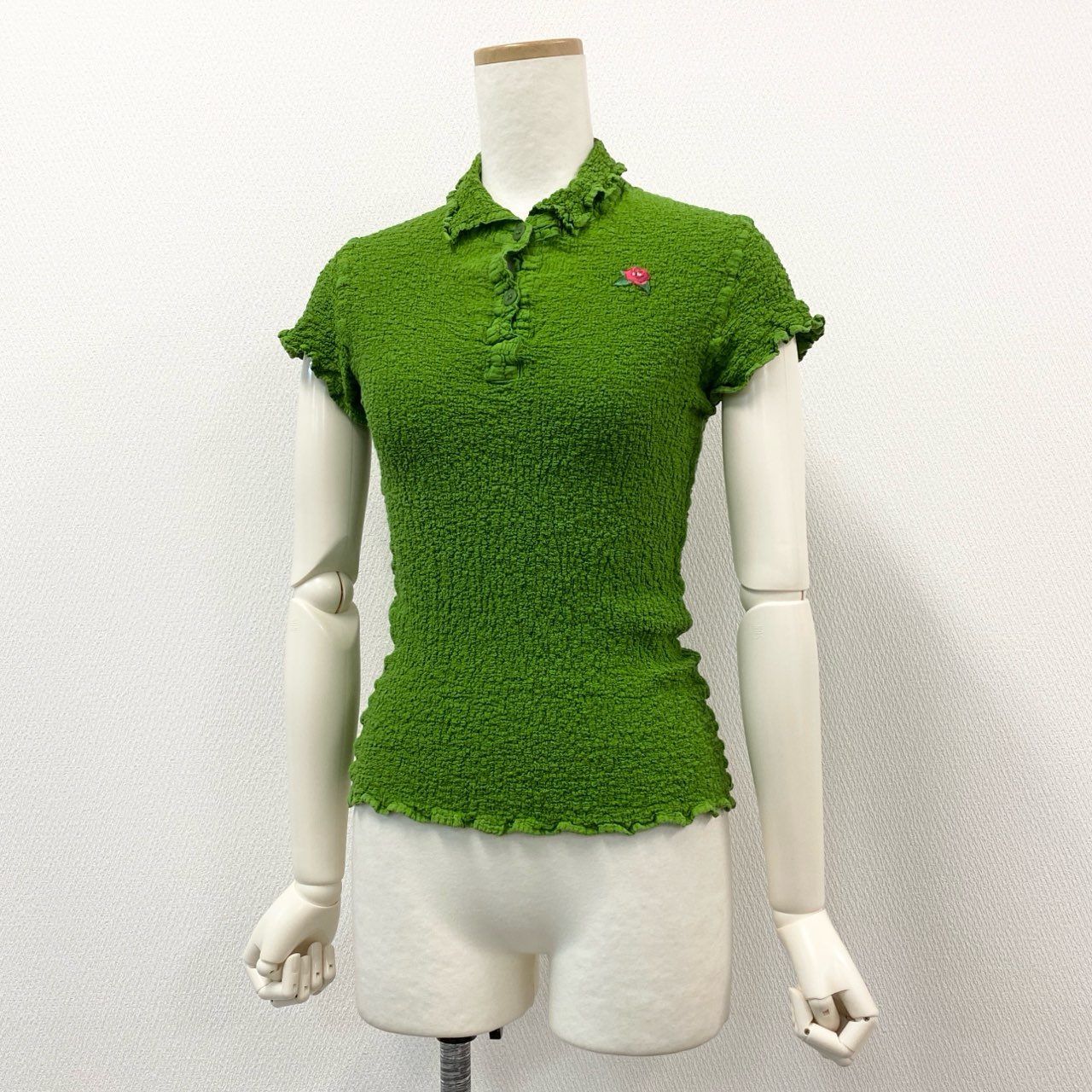 40d28 me ISSEY MIYAKE ミー イッセイミヤケ 胸元バラ刺繍 カリフラワートップス ポロシャツ ブラウス トップス 日本製 MI72FM609 フリーサーズ グリーン