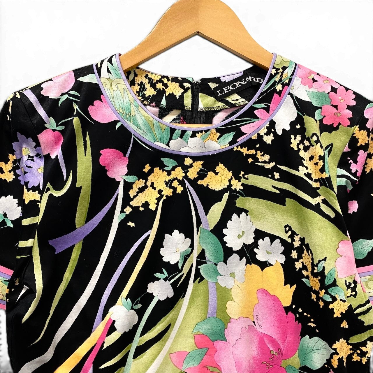27f17 LEONARD レオナール 半袖Tシャツ カットソー 美しい花柄プリント サイズL ブラック コットン100％ レディース 女性服u02t