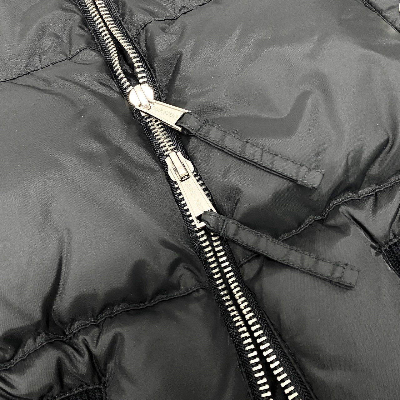 77L9 DSQUARED2 ディースクエアード ダウンジャケット フード付 2way ワッペン ショートダウン アウター メンズ 紳士服 42 ブラックu02t