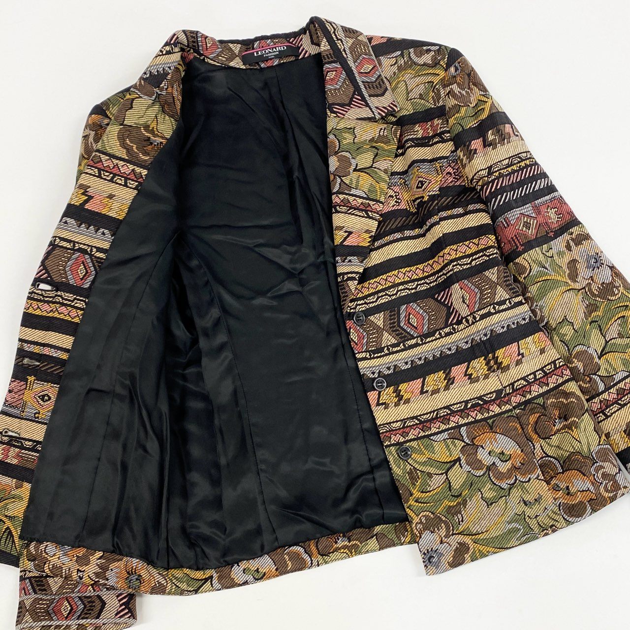 2k19《美品》 LEONARD FASHION レオナール テーラードジャケット 中綿ジャケット 総柄 美しい花柄プリント ウールシルク混 レディース 女性用 M マルチカラーu02t