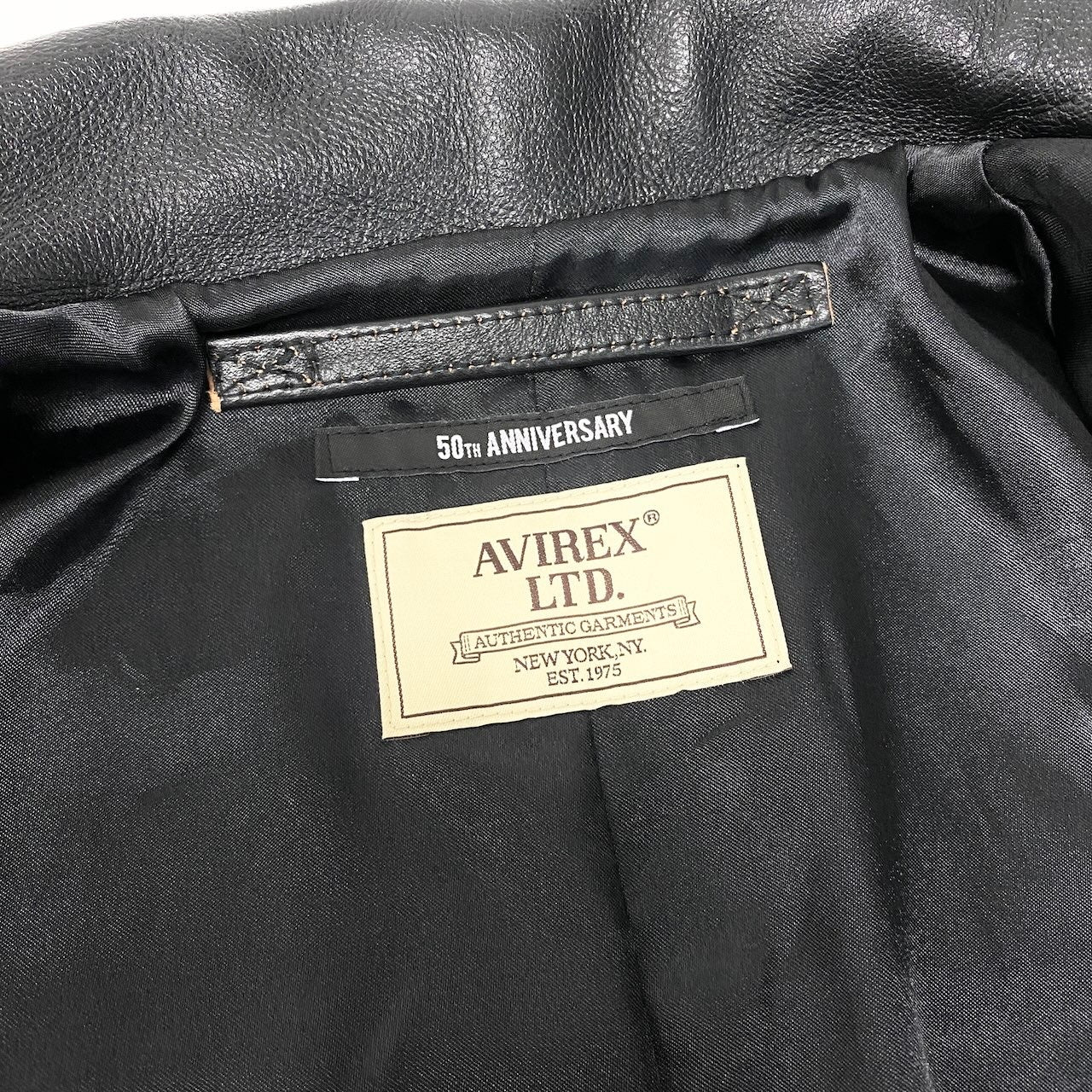 62d5 《美品》 AVIREX アヴィレックス 50th カウハイド カーコート サイズL ブラック 牛革 レザージャケット Vintage Finish ヴィンテージ加工t18r