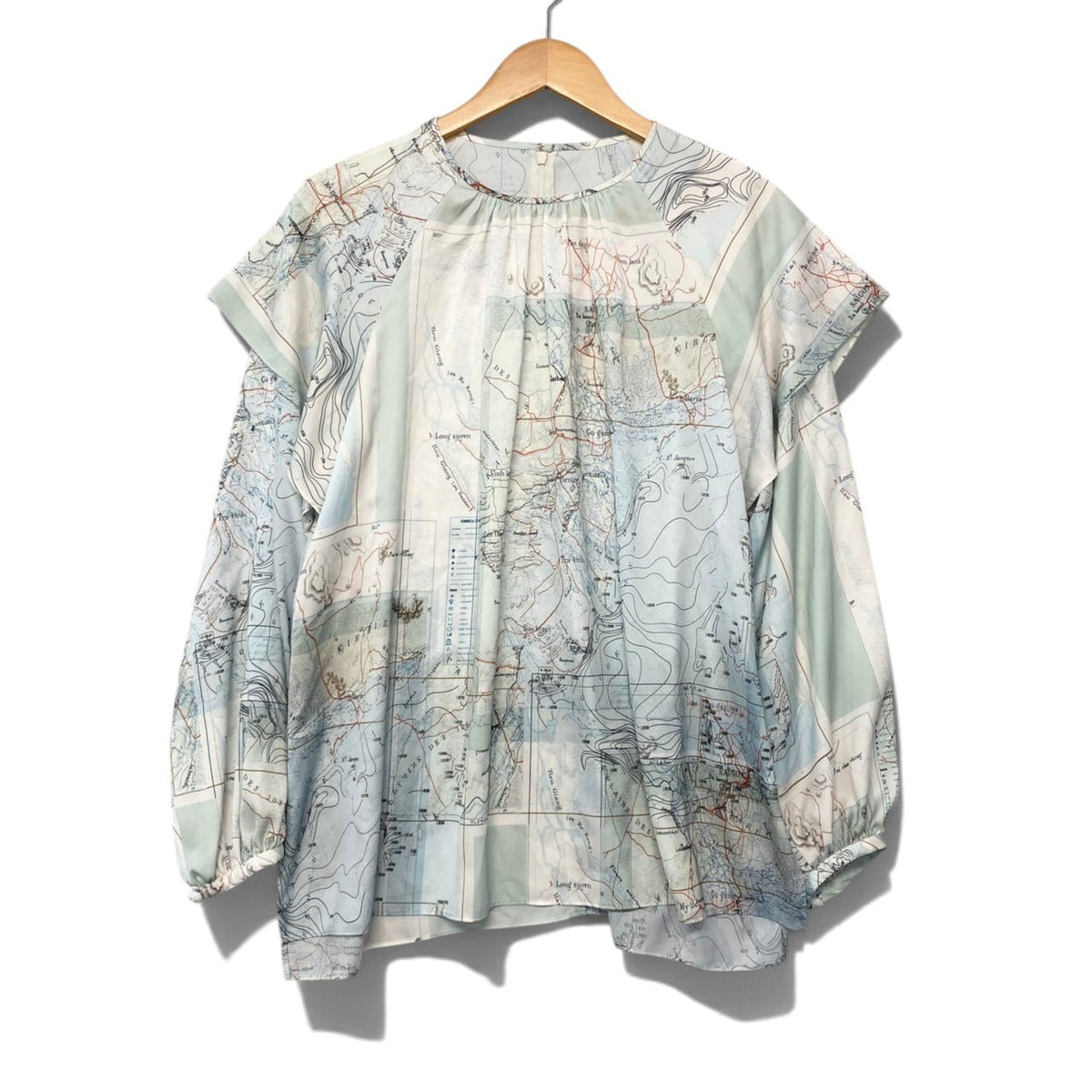 61i14 【極美品】Leilian レリアン 完売品 ロングスリーブブラウス  マップ柄 総柄 11サイズ マルチカラー ポリエステル100％ レディース 女性用u02t