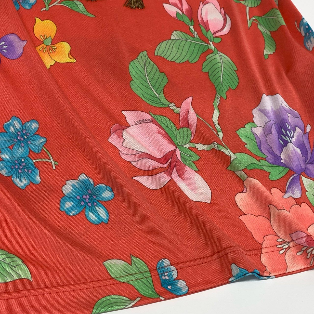 63d13 LEONARD PARIS レオナール ロングスリーブワンピース 美しい花柄プリント ウエストリボン付 イタリア製 サイズ40 オレンジ系 シルク100％ レディース 女性用u02t
