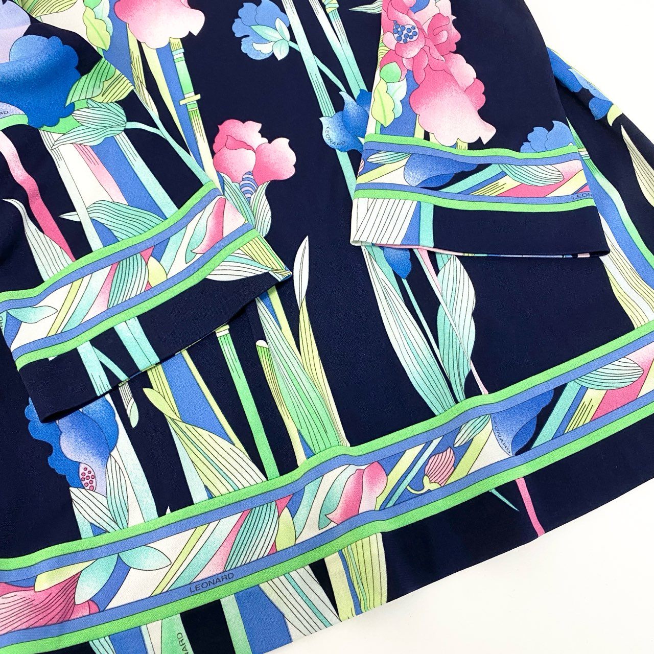 72a28 LEONARD レオナール 長袖カットソー チュニック カンカン素材 美しい花柄プリント 38サイズ マルチカラー レディース 女性用o07t