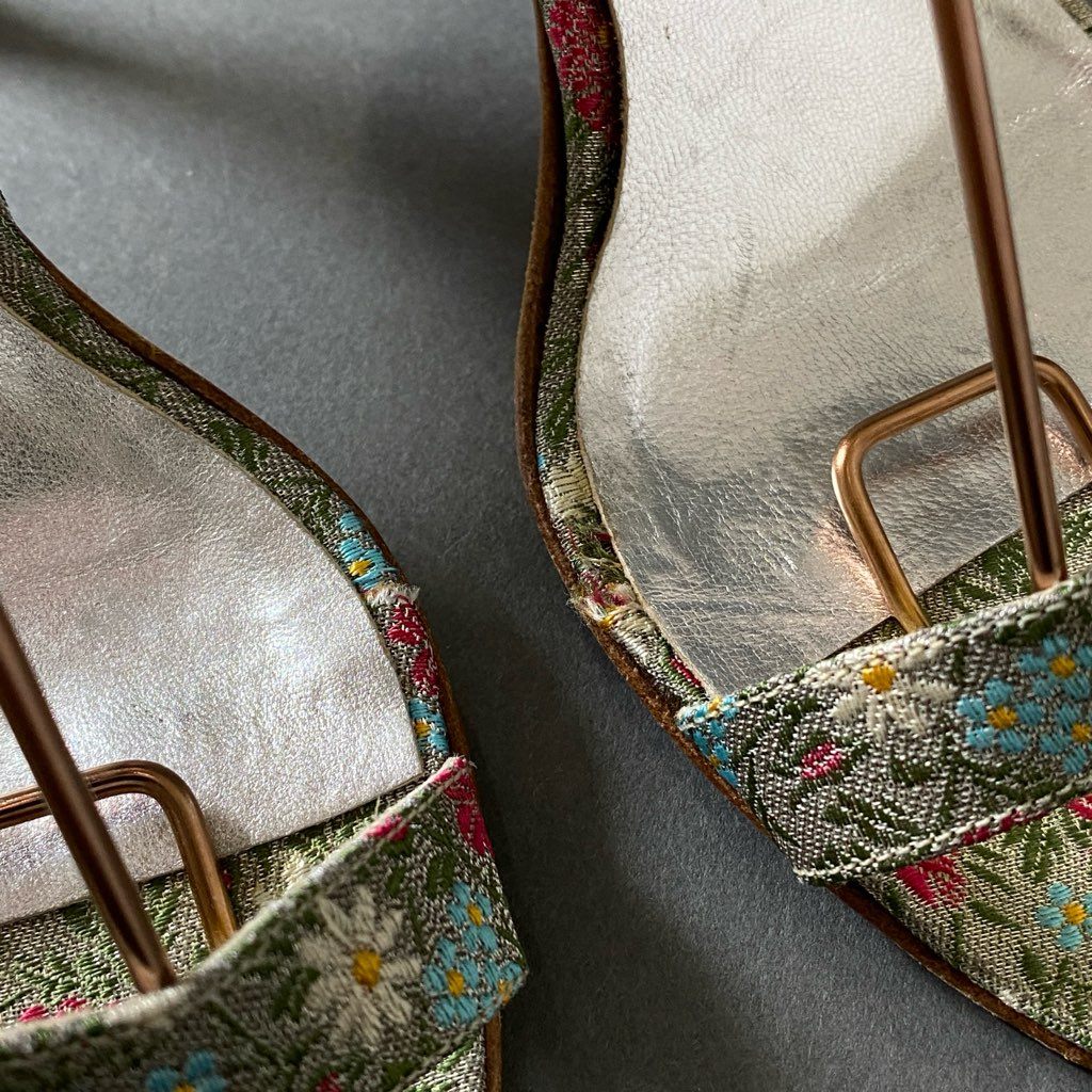 4g17 MANOLO BLAHNIK マノロブラニク ジャガード素材 花柄 ビジュー付き ストラップサンダル サイズ34 1/2 マルチカラー レディース