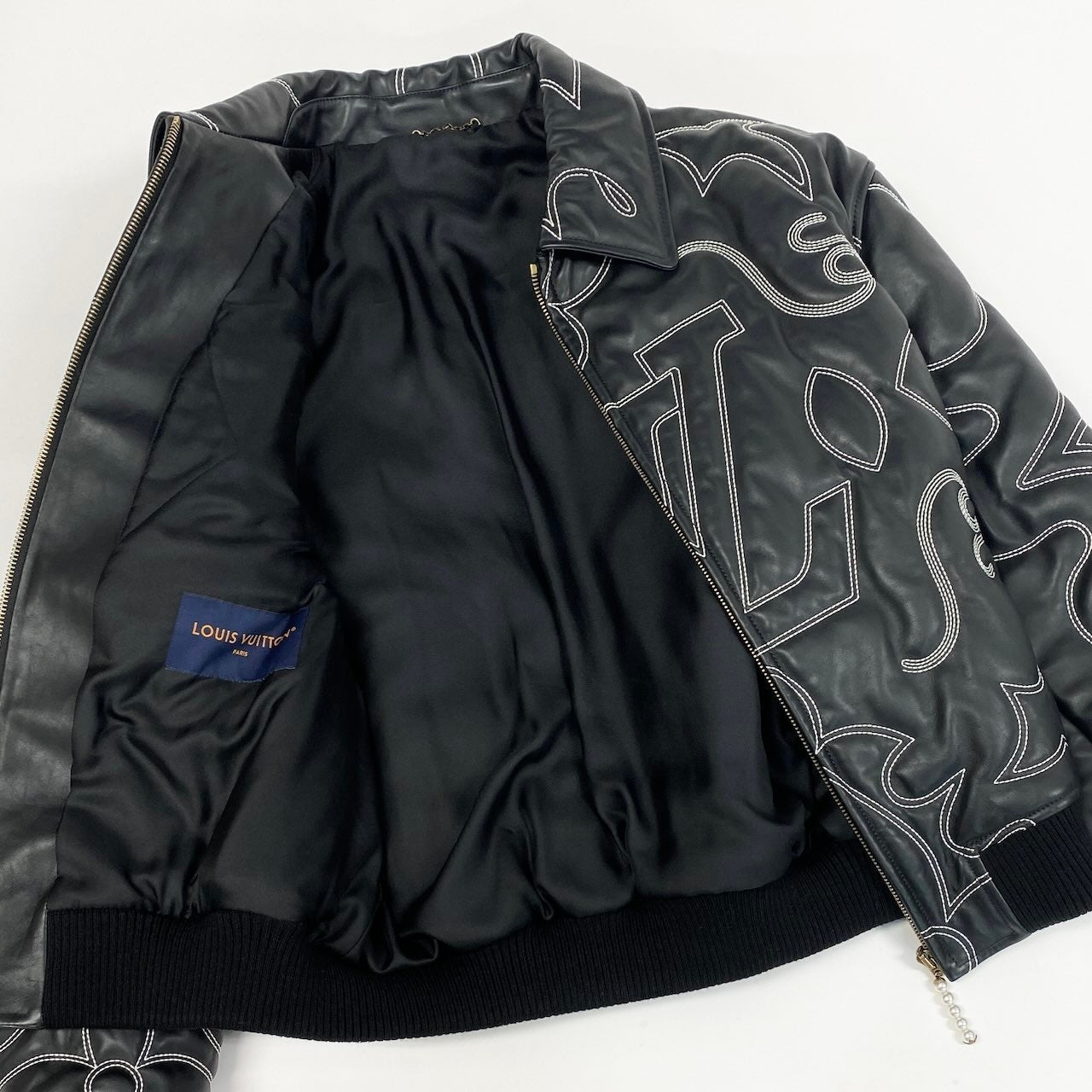 d2 《美品》 LOUIS VUITTON ルイヴィトン エンブロイダリー レザーボンバージャケット Embroidered Leather Bomber Jacket サイズ52 ブラック 牛革 超希少t18r