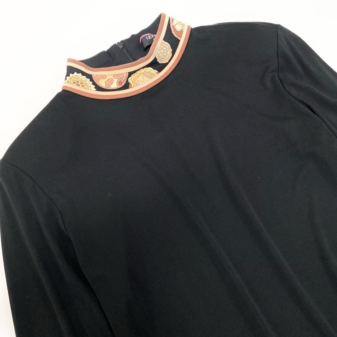 58k22 LEONARD FASHION レオナール モックネック 長袖カットソー ロングスリーブ 切替プリント カンカン素材 レディース 女性用 M ブラックu02t