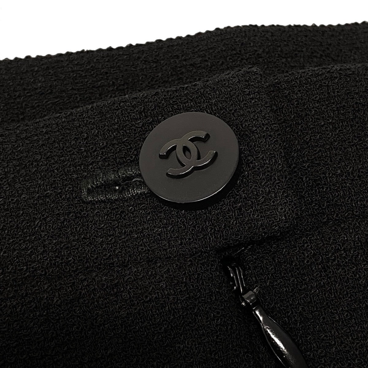 i27 【美品】CHANEL 1998年 タイトスカート ツイード ココマークボタン 36サイズ ブラック レディース 女性用u02t