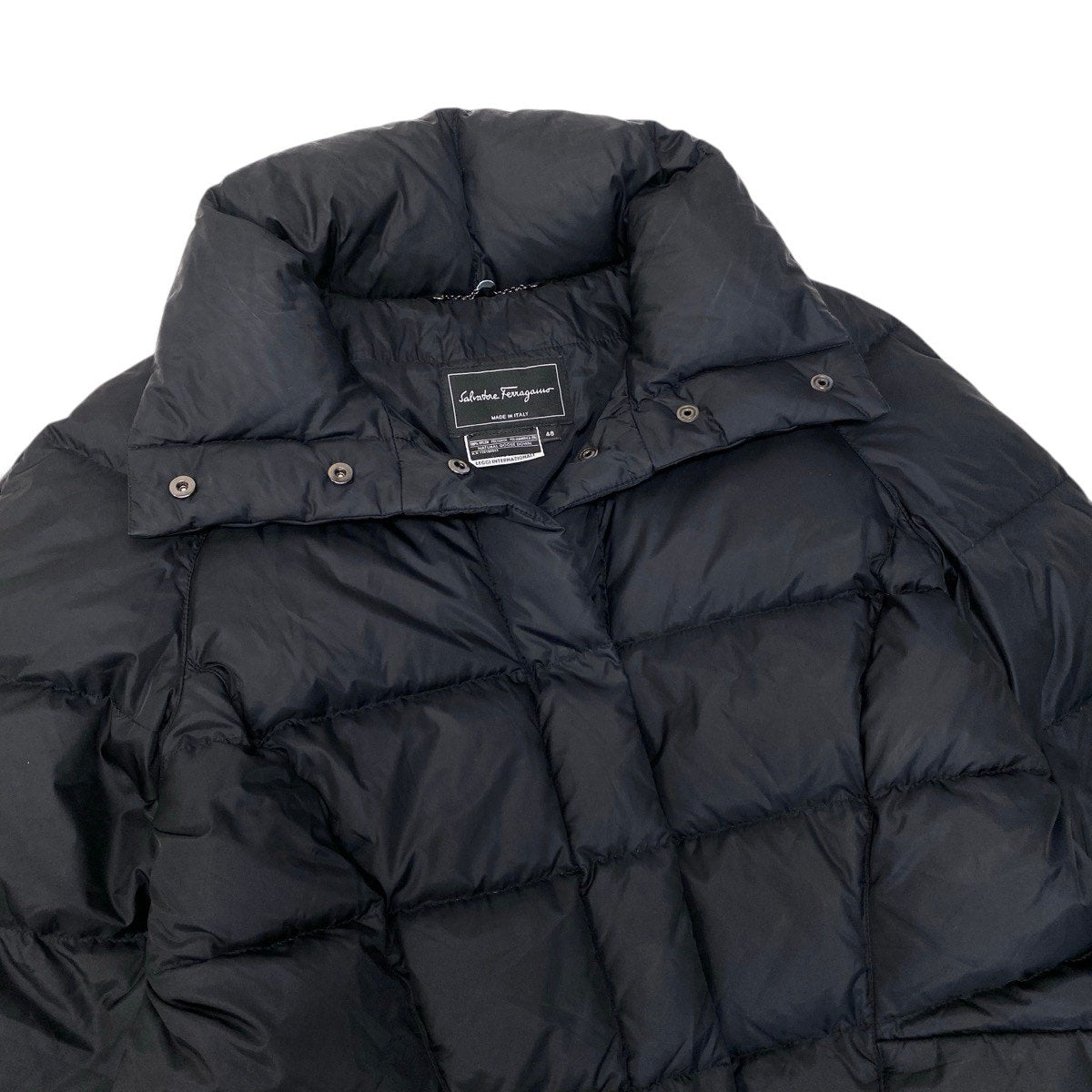 51i2 Salvatore Ferragamo サルヴァトーレフェラガモ ダウンジャケット ハーフコート イタリア製 48 ブラック レディースo07t