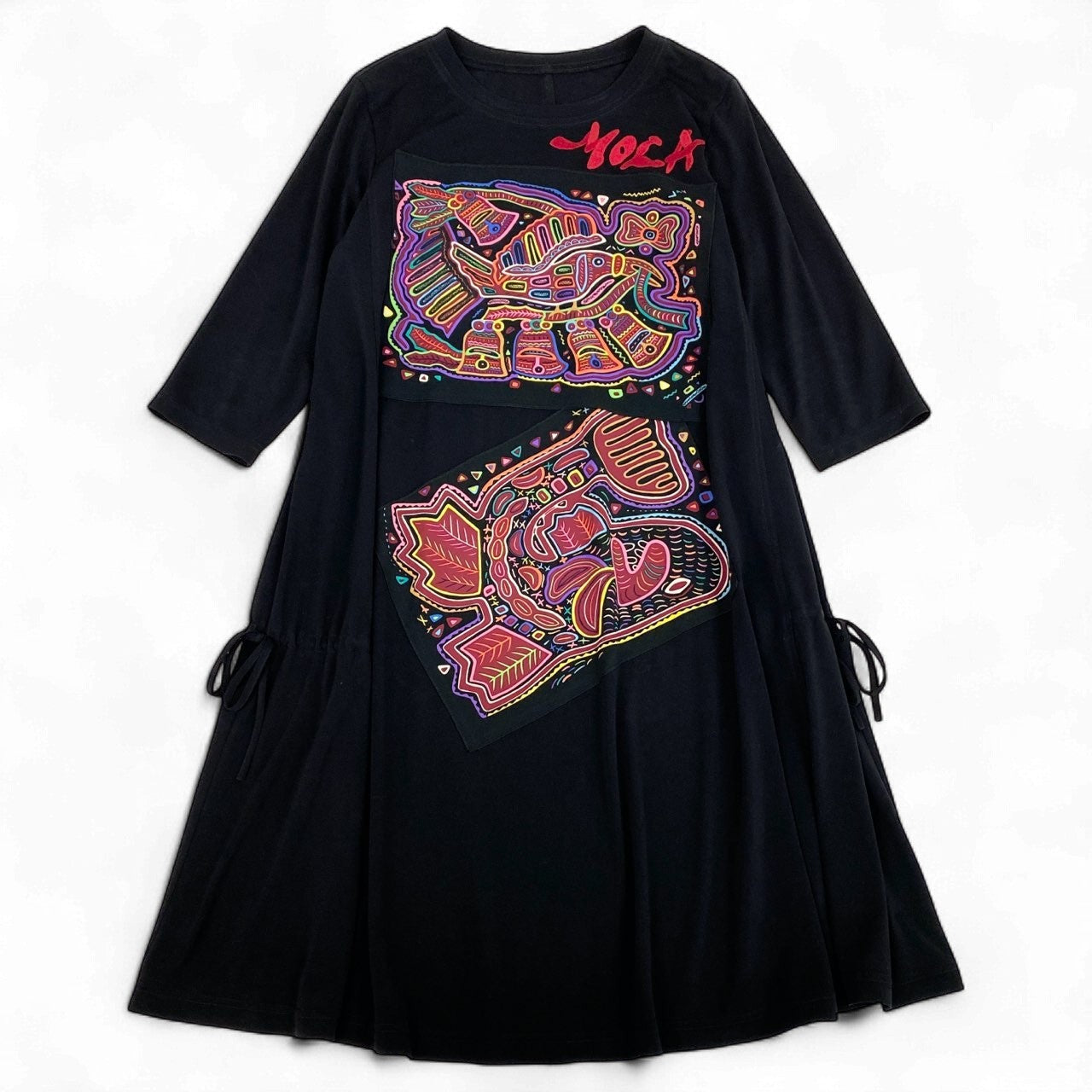 76k21《美品》 TOKUKO 1er VOL トクコプルミエヴォル 7分袖ワンピース サイドリボン マルチカラープリント ワンポイント刺繡 レディース 女性用 9 ブラックu02t