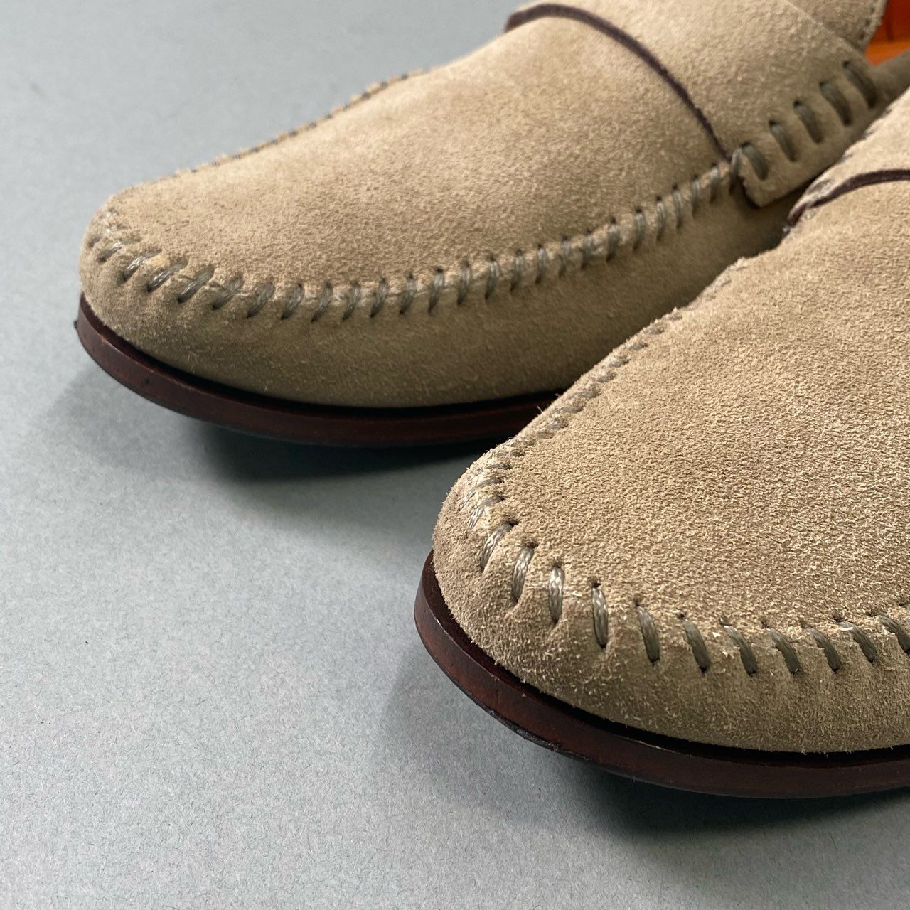 6i18 Santoni サントーニ イタリア製 スウェード ローファー スリッポン シューズ 9547 7 グレージュ スエード レザー メンズk02i
