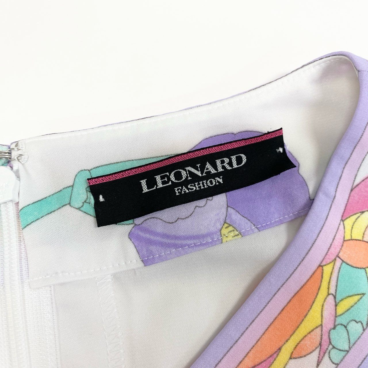 30b11 LEONARD レオナール 半袖Vネック花柄ワンピース カンカン素材 ストレッチ 0390322 40サイズ ホワイト レディース 女性用u02t