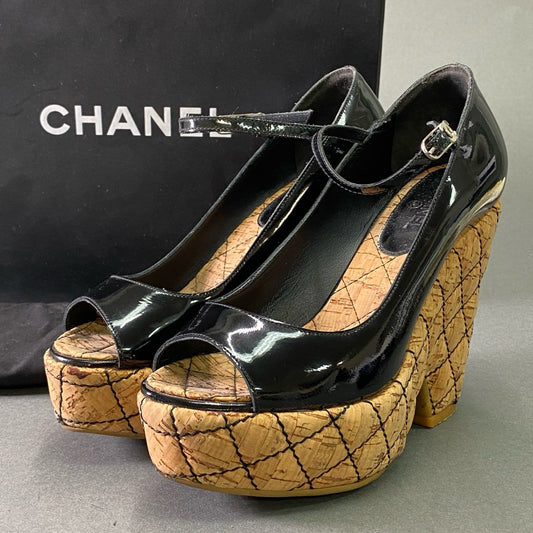 4e16 CHANEL シャネル ココマークストラップ エナメル ウェッジソールサンダル ブラック パテントレザー マトラッセ シューズ 箱付き