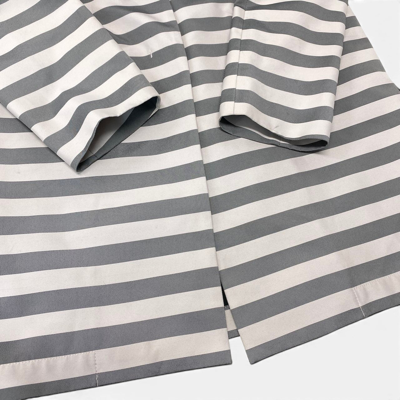 89g24 【美品】 WEEKEND MaxMara ウィークエンド マックスマーラ チェスターコート ボーダー柄 サイズ38 グレー  レディース 女性用u02t