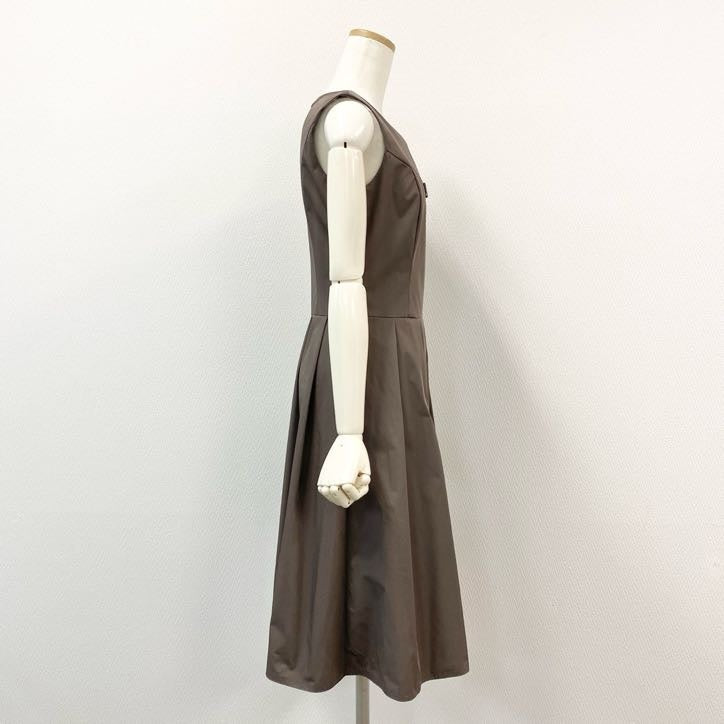 64g24 Rene ルネ タックプリーツ フレアスカート ノースリーブワンピース ドレス リボン レディース 女性用 5536120 36 カーキ系