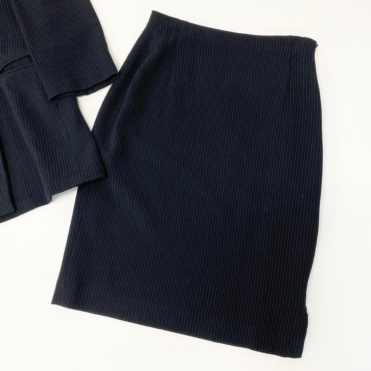 56e12 GIORGIO ARMANI ジョルジオアルマーニ セットアップ スカートスーツ ノーカラージャケット ダブルブレスト 膝丈スカート ストライプ柄 サイズ40 ネイビー レディース 女性服u02t