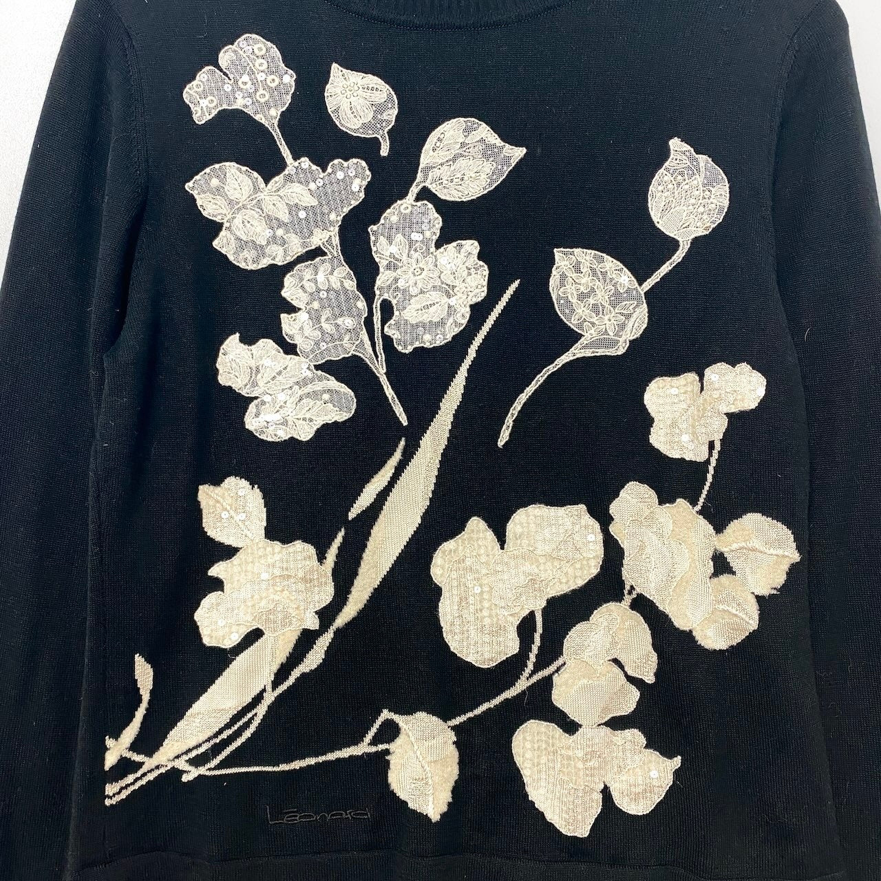 10h31 LEONARD FASHION レオナール タートルネック ニットセーター スパンコール レース装飾 花柄 サイズL ブラック レディースu02t