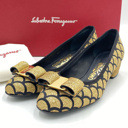 5h29《美品》 Salvatore Ferragamo サルヴァトーレフェラガモ VARA MER ヴァラリボン グリッターパンプス 5 ゴールド ブラック ラメ シューズ 希少モデル 箱 保存袋付属t18r