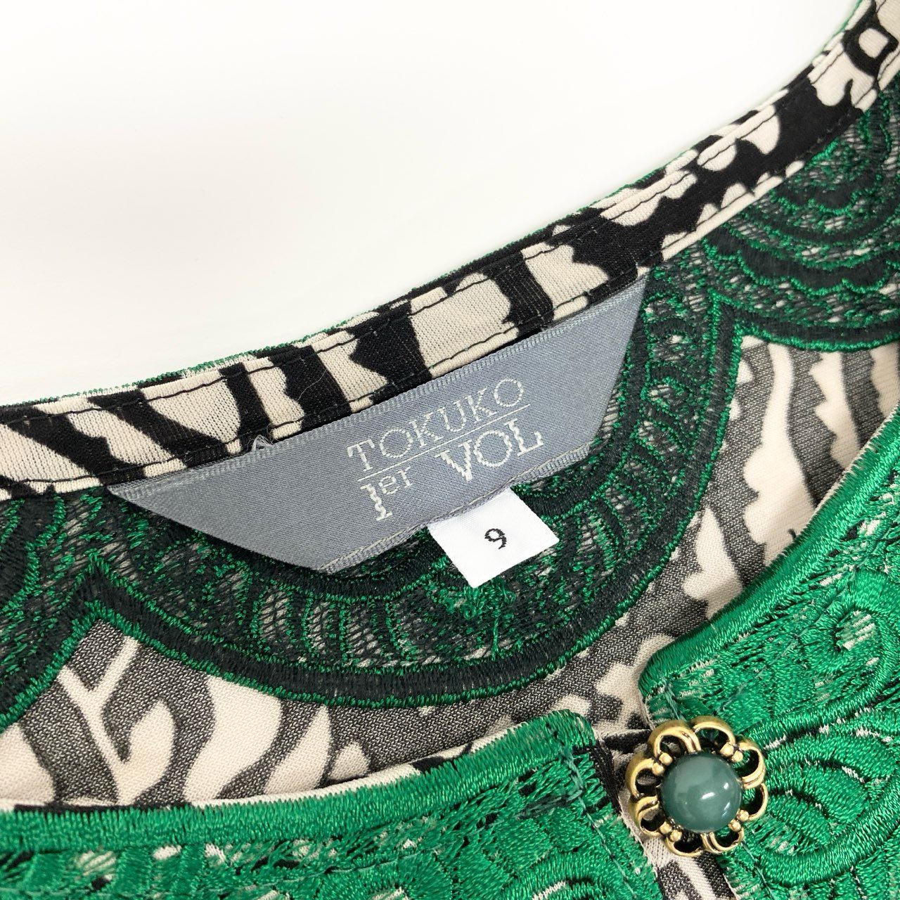 44k28 TOKUKO 1er VOL トクコプルミエヴォル ポンチョ 伸縮ストレッチ ペイズリー柄 総柄 フロント刺繍 レース装飾 レディース トップス 9 マルチカラーu02t