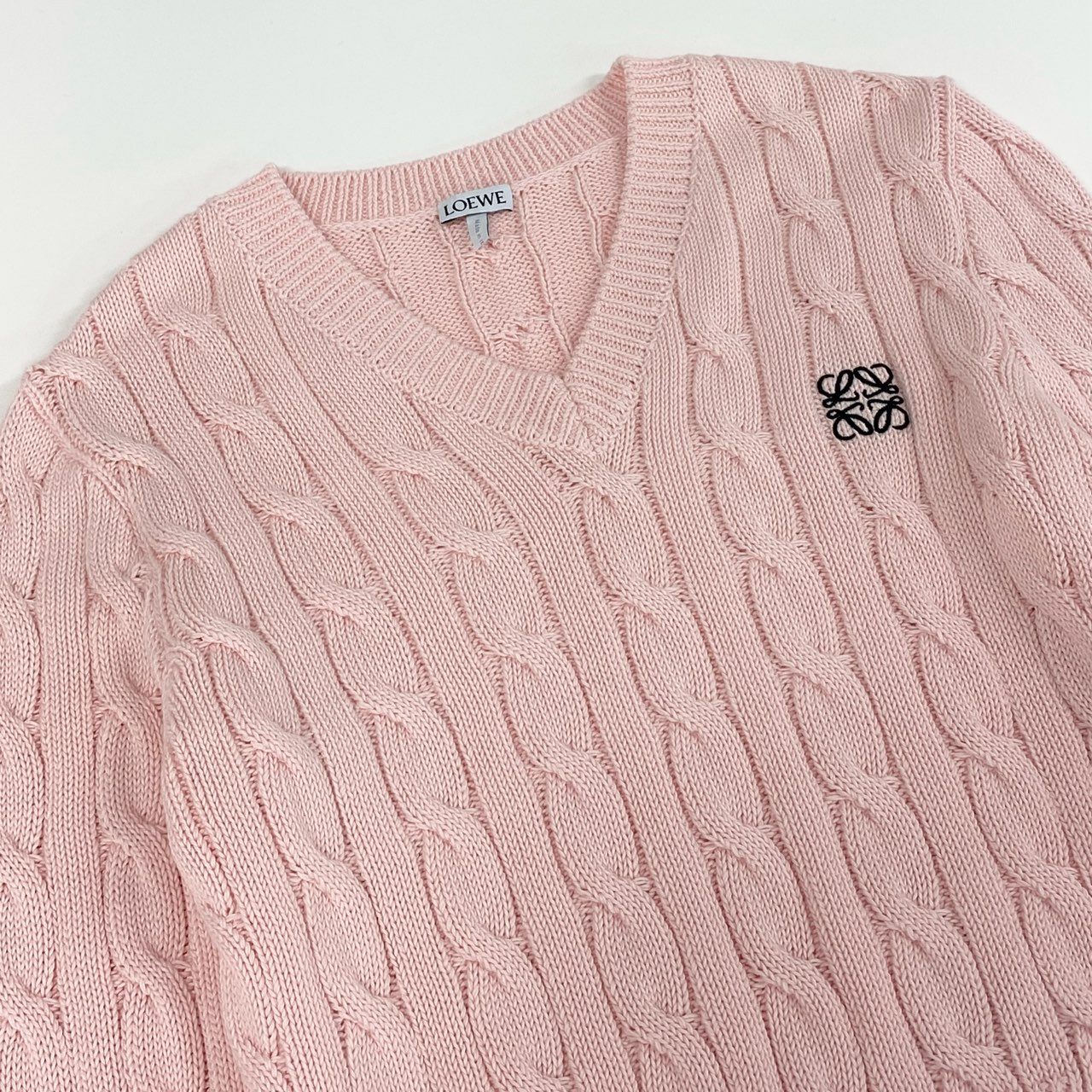 84e30 《未使用保管品》 タグ付 LOEWE ロエベ アナグラム ロゴ刺繍 Vネック ニット セーター S359Y14KFG XSサイズ ピンク コットン