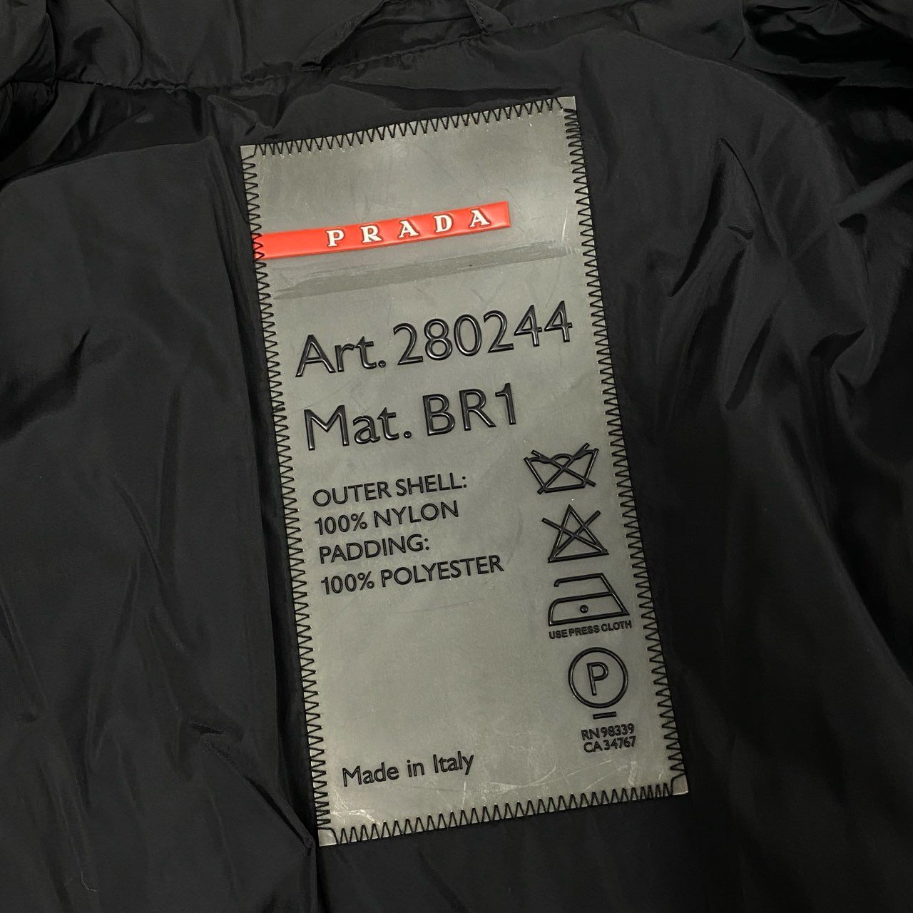 24L22 PRADA プラダ ナイロンジャケット 中綿ジャケット フーディー ダブルジップ アウター イタリア製 40サイズ ブラック メンズ 男性用o07t