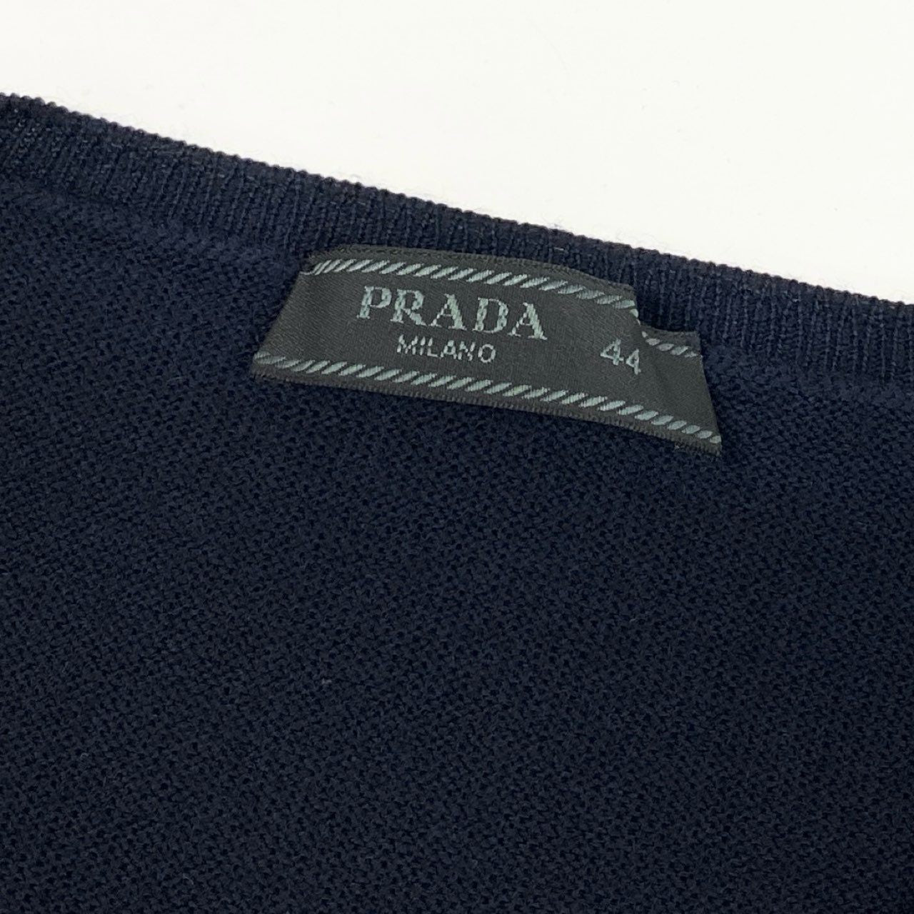 34k28⑨ 　《極美品》 PRADA プラダ イタリア製 Vネック ニットセーター ウールニット ヴァージンウール ロングスリーブ 長袖 DNA386 507 44 ネイビー ウール100