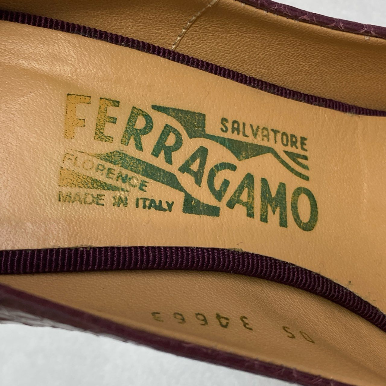 3i30 《極美品》 SALVATORE FERAGAMO サルヴァトーレフェラガモ RILLY ハイヒール パンプス ヴァラリボン パイソン柄 34663 6 1/2 パープル レザー レディース シューズt18r