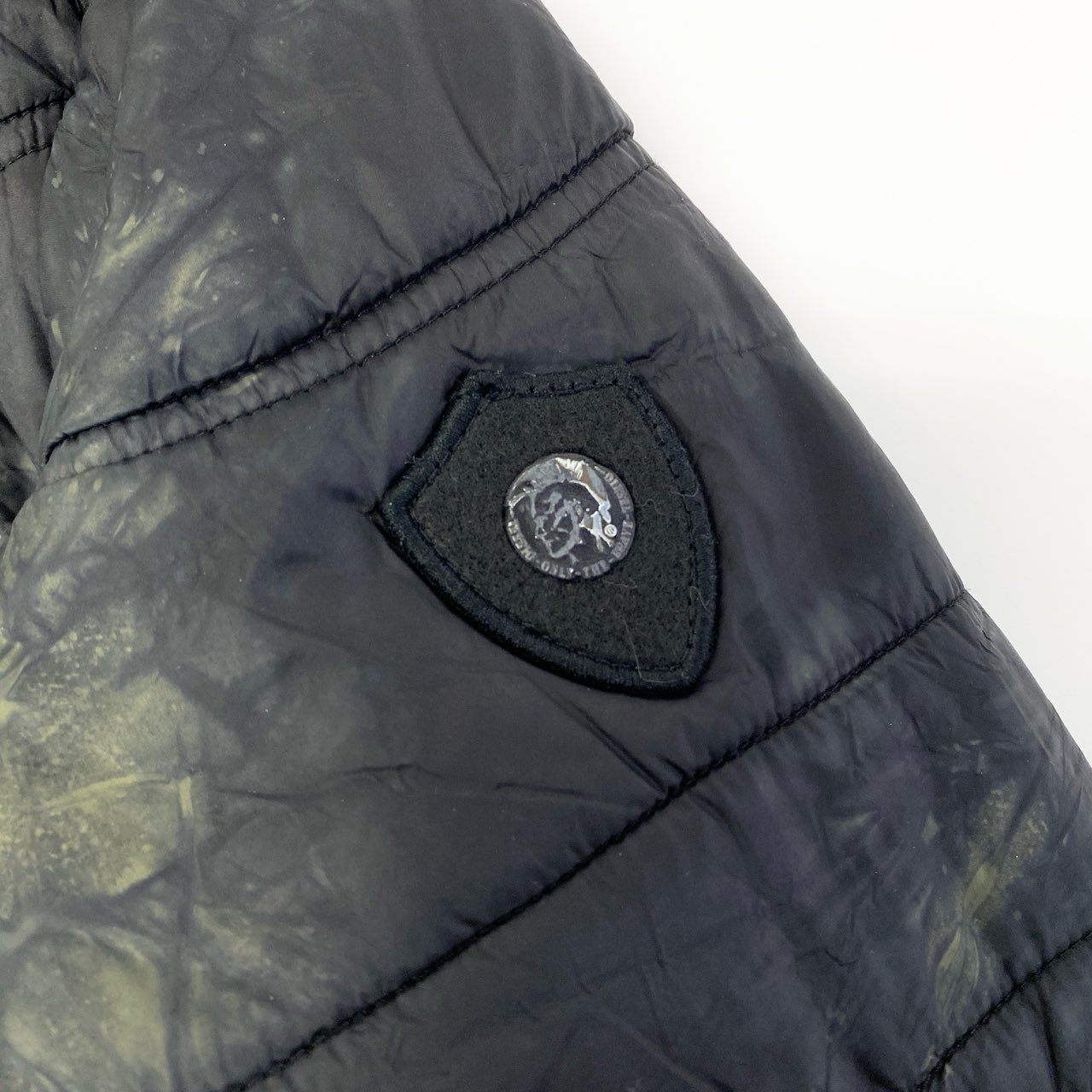 26a19 《タグ付き》 DIESEL ディーゼル W GENERIC HOOD JACKET 中綿ジャケット サイズS ブラック グリーン アウター 紳士服t18r