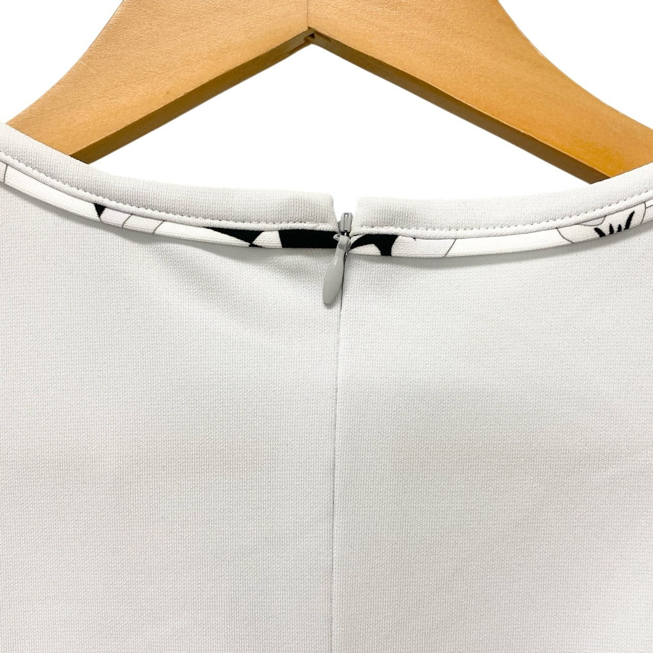 78b26 LEONARD レオナール 七分袖カットソー 美しいプリント ストレッチ 0558097 40サイズ グレー ポリエステル100％ レディース 女性用u02t