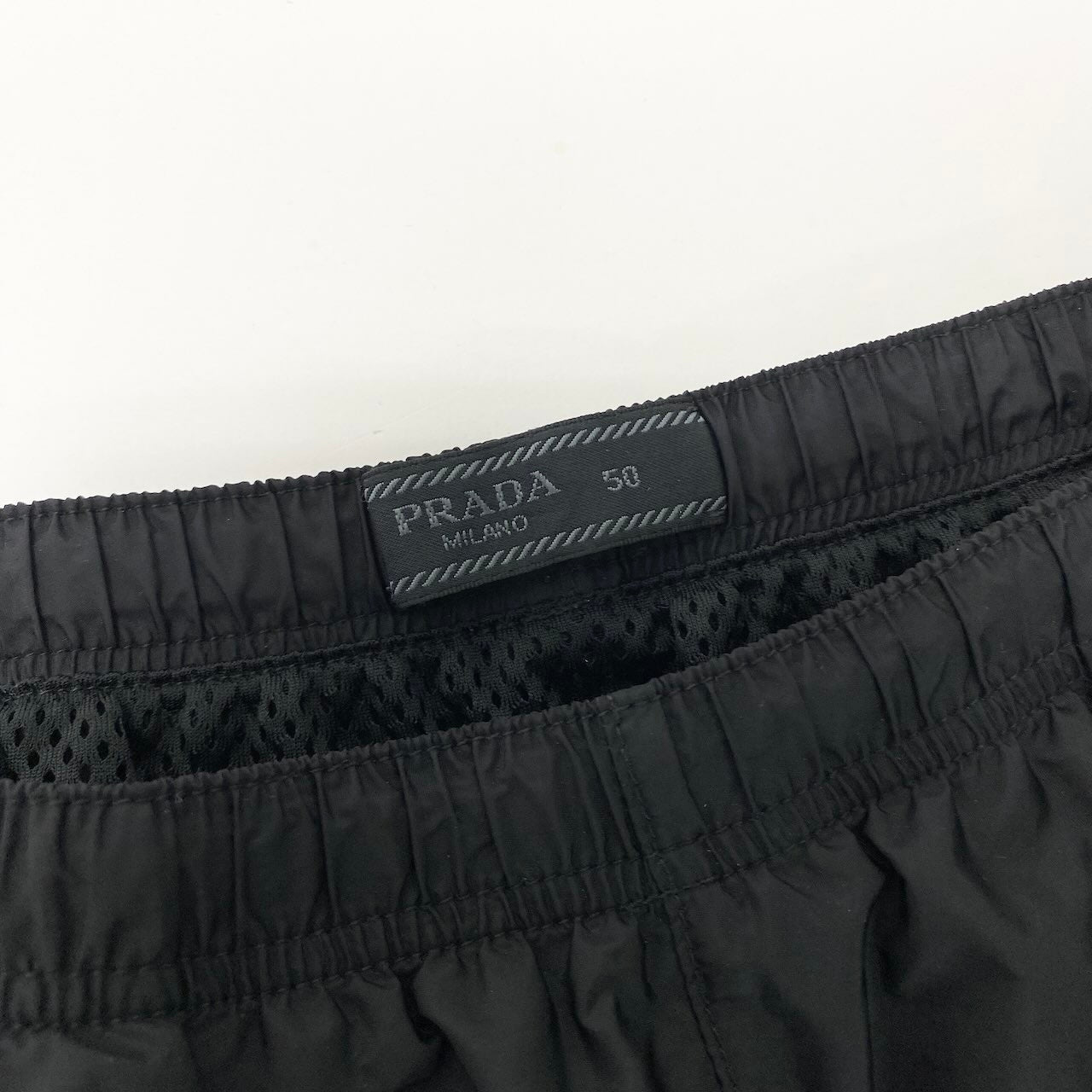 e10 PRADA 2021 ロゴ入りナイロンショーツ 50サイズ ブラック リサイクルポリアミド100％ メンズ 男性用k02i