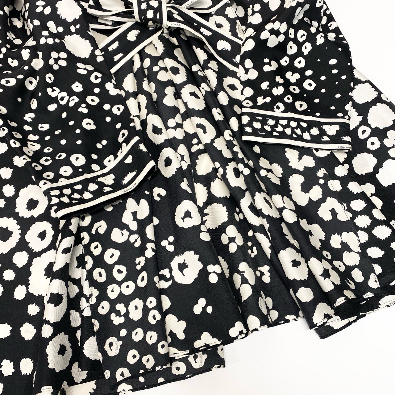 83b23 LEONARD レオナール ロングカーディガンジャケット ガウンカーディガン 美しいプリント 9ARサイズ ブラック アイボリー コットン100％ レディース 女性用u02t