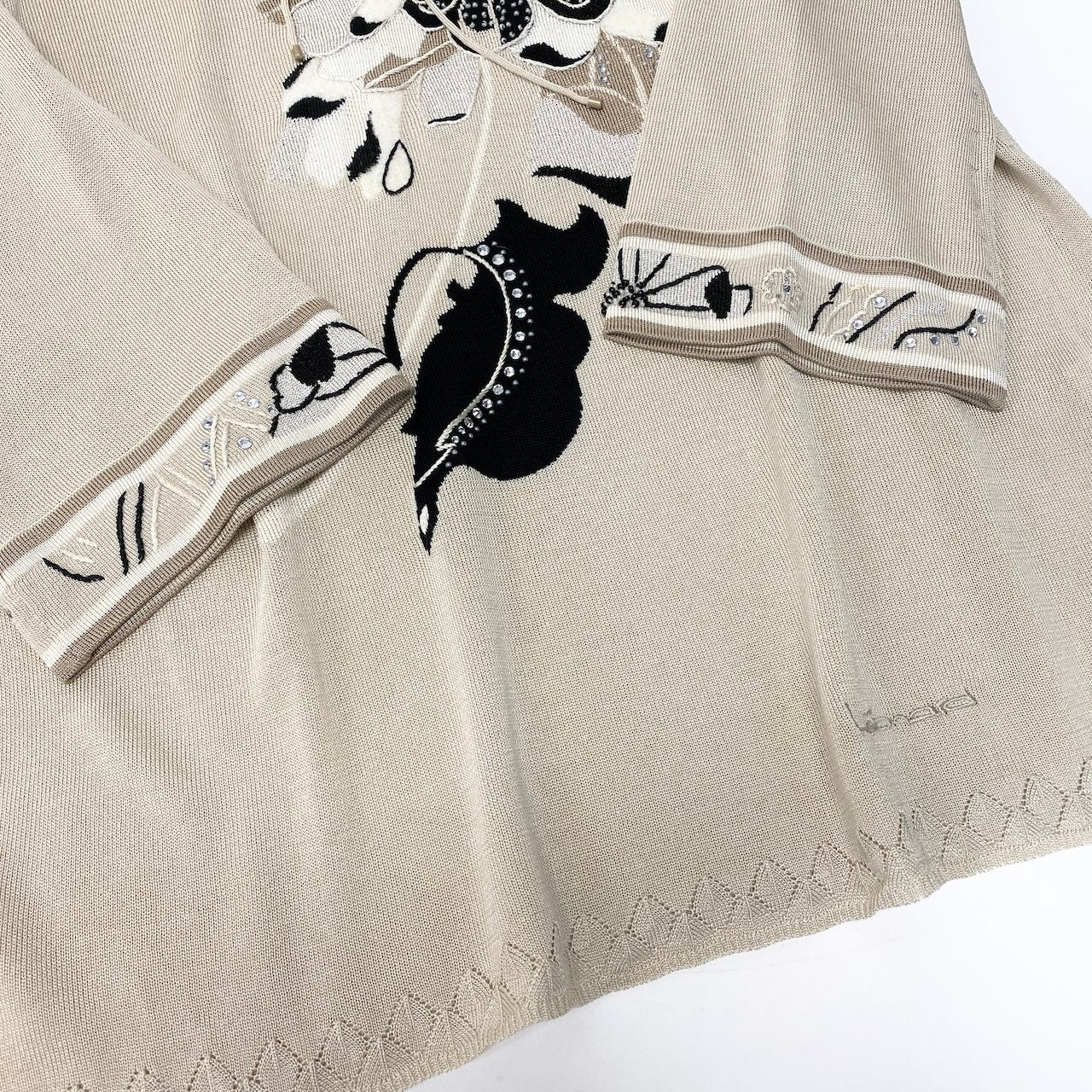 14d13 LEONARD FASHION レオナール ロングスリーブ ニットカットソー チュニック 花柄刺繍 ビーズ ラインストーン装飾 薄手 LL アイボリー レディース 女性用o07t