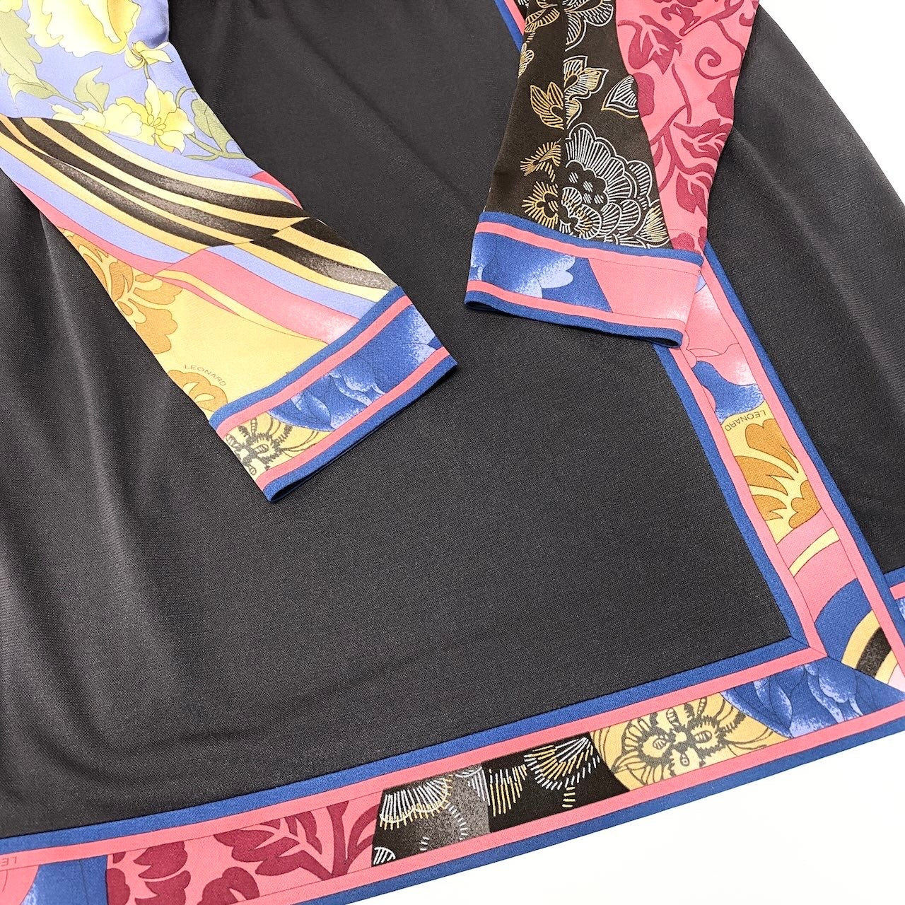 22d12 【美品】 LEONARD FASHION レオナール ロングスリーブワンピース ロングワンピース 美しい花柄プリント カンカン素材 サイズ38 マルチカラー レディース 女性用u02t